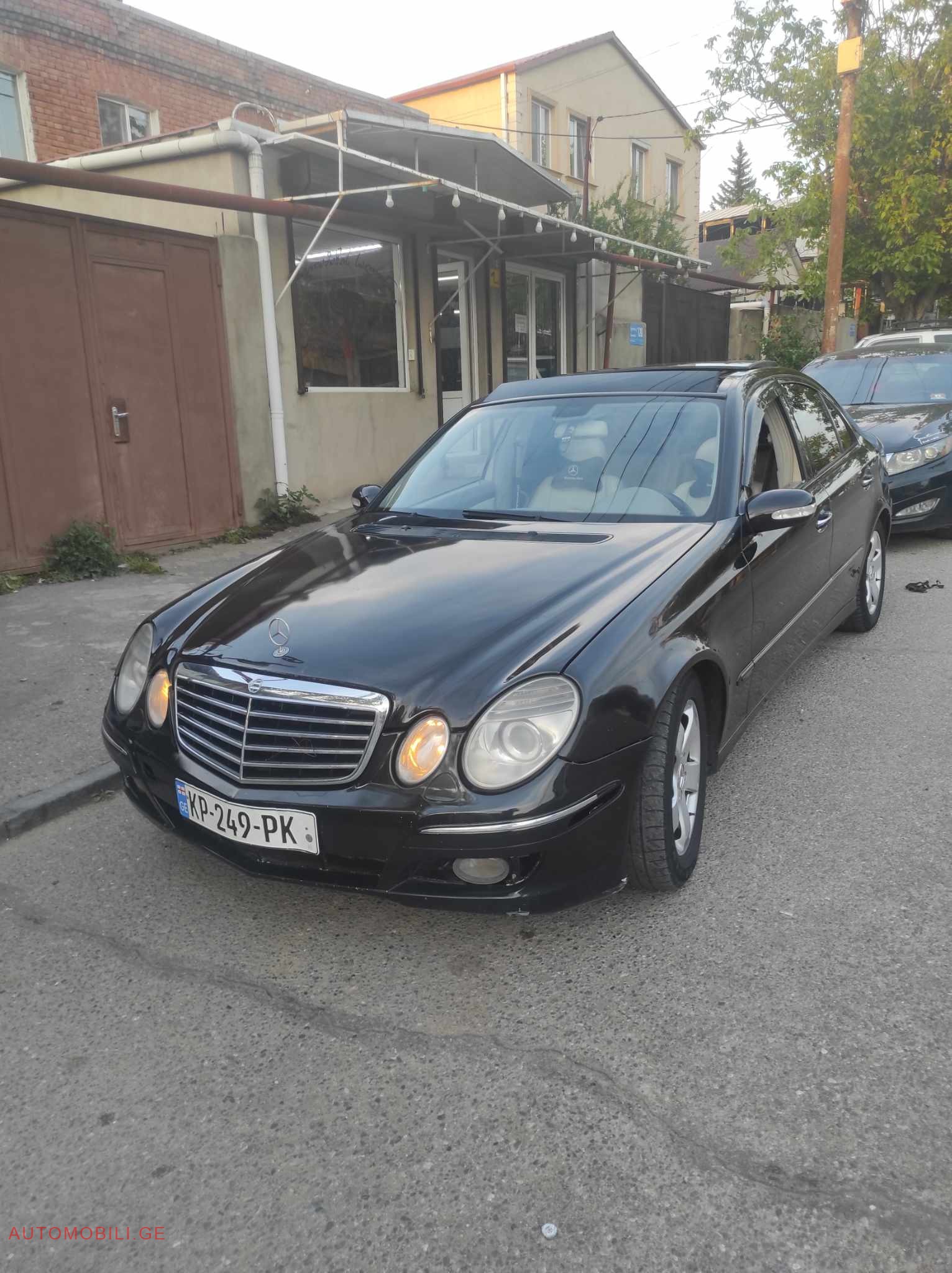 MERCEDES-BENZ E 220