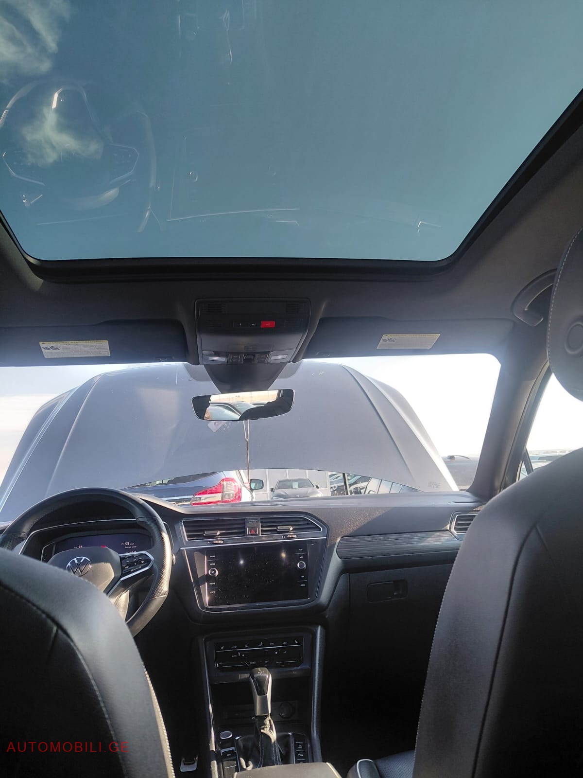 VOLKSWAGEN Tiguan